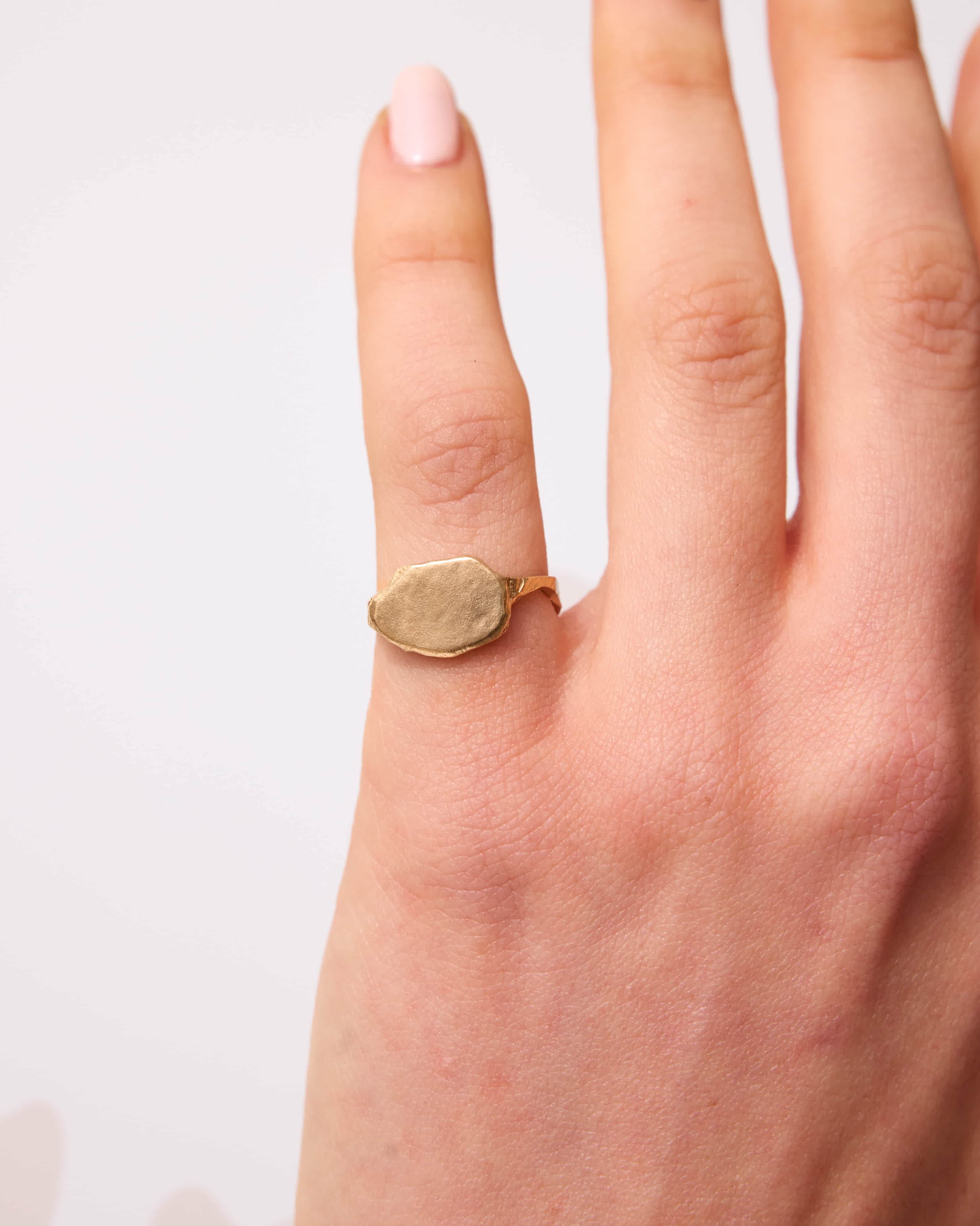 Petite Signet Gold