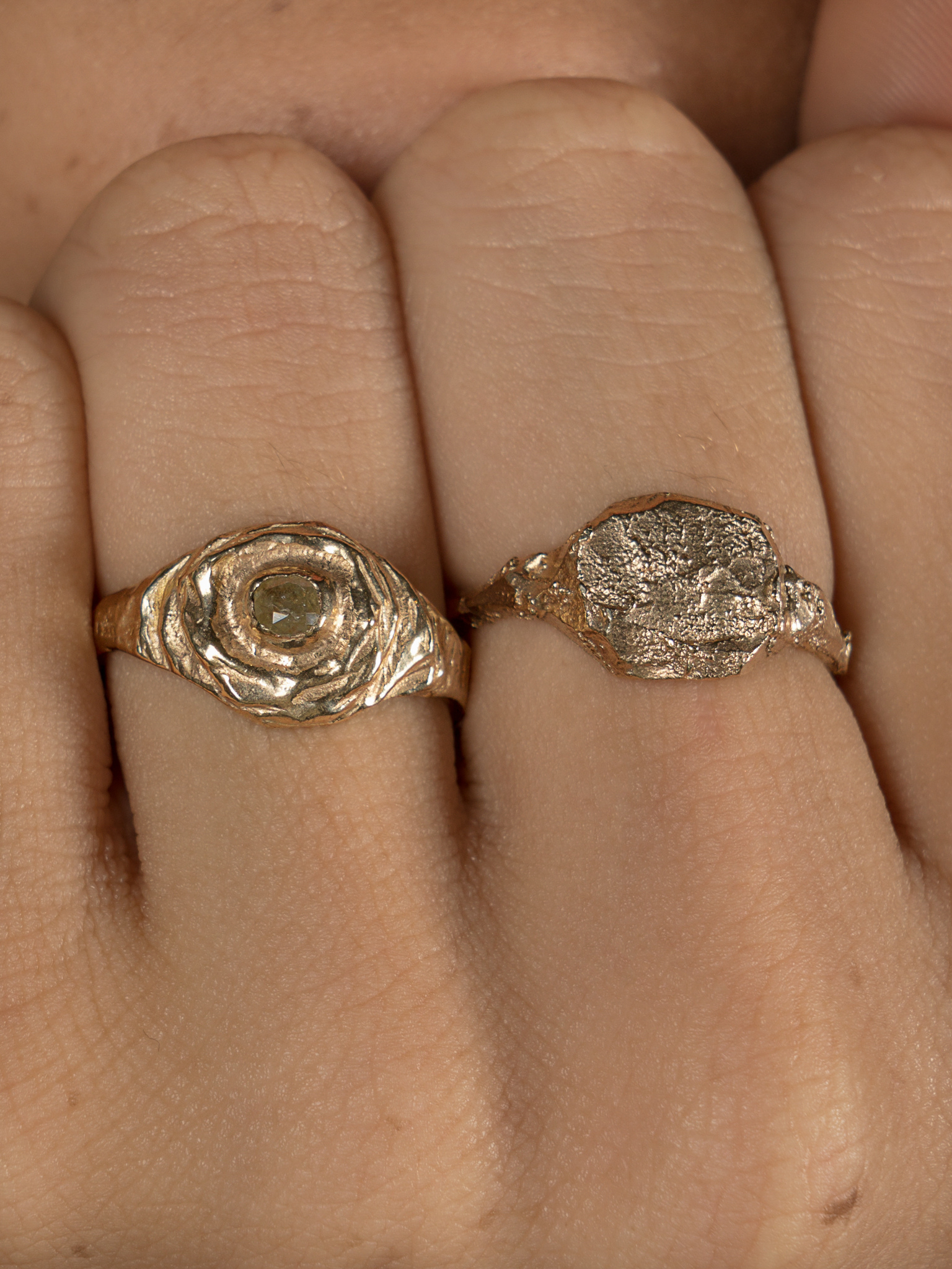 Calala Signet Gold