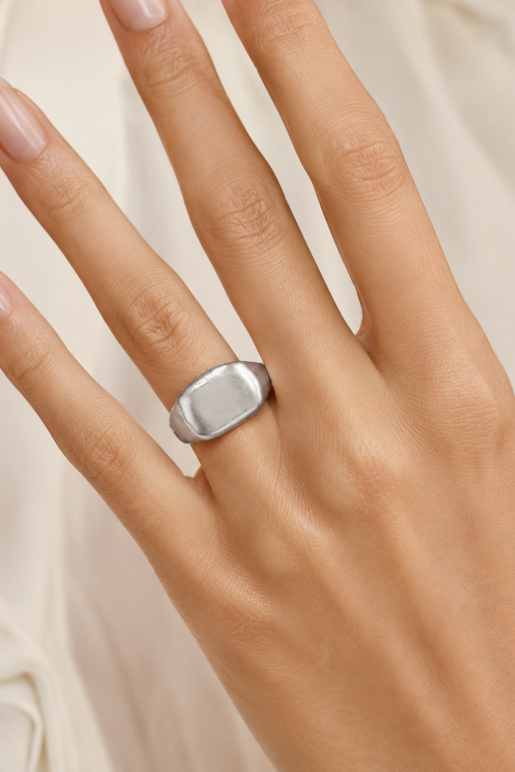 Tila Signet